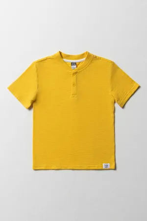 Henley Short Sleeve T-Shirt Yellow